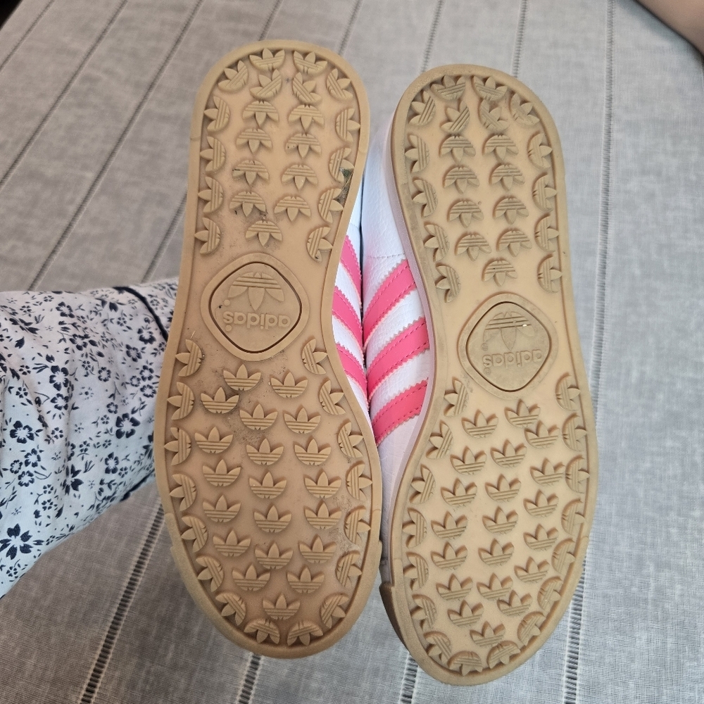 Adidas Samoa White and Pink Sneakers with Gum Sole girls Size 3 - Picture 3 of 13